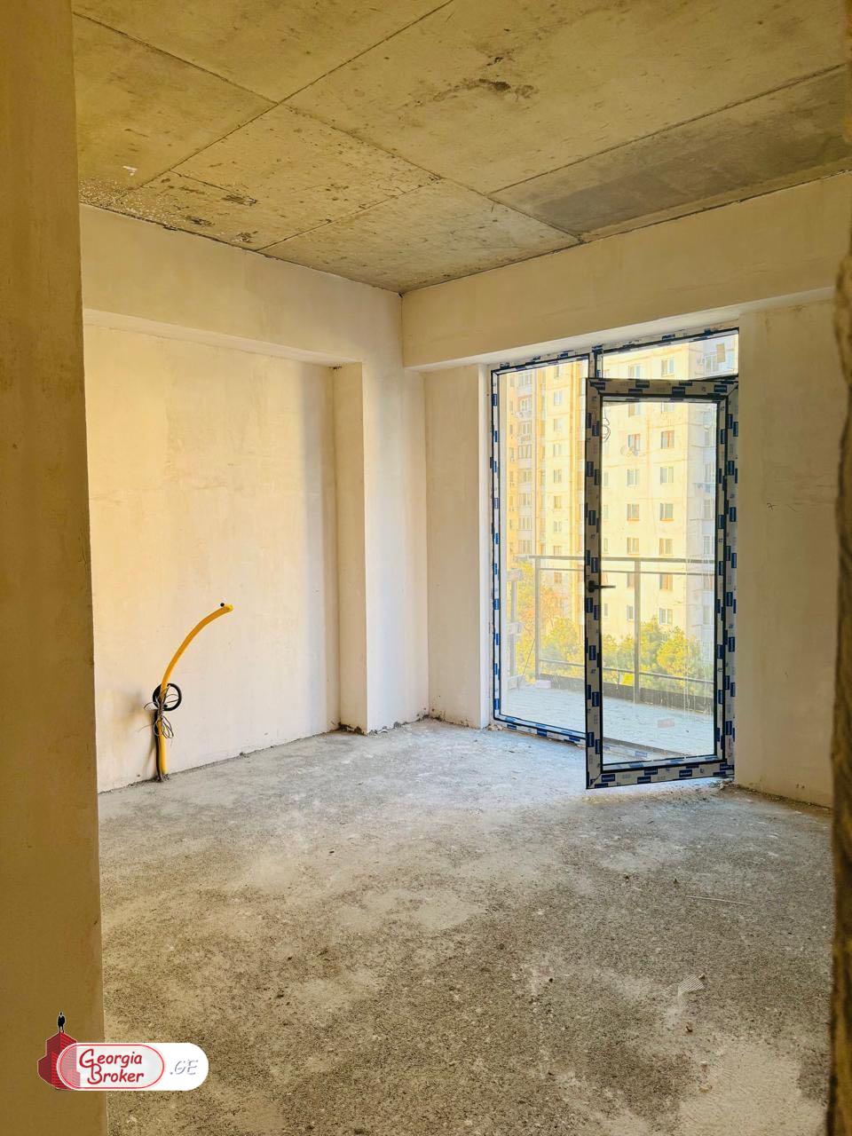 продается квартира с новым ремонтом 4-комнаты