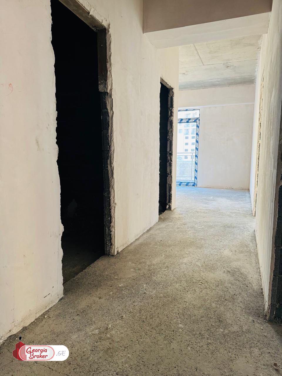 продается квартира с новым ремонтом 4-комнаты