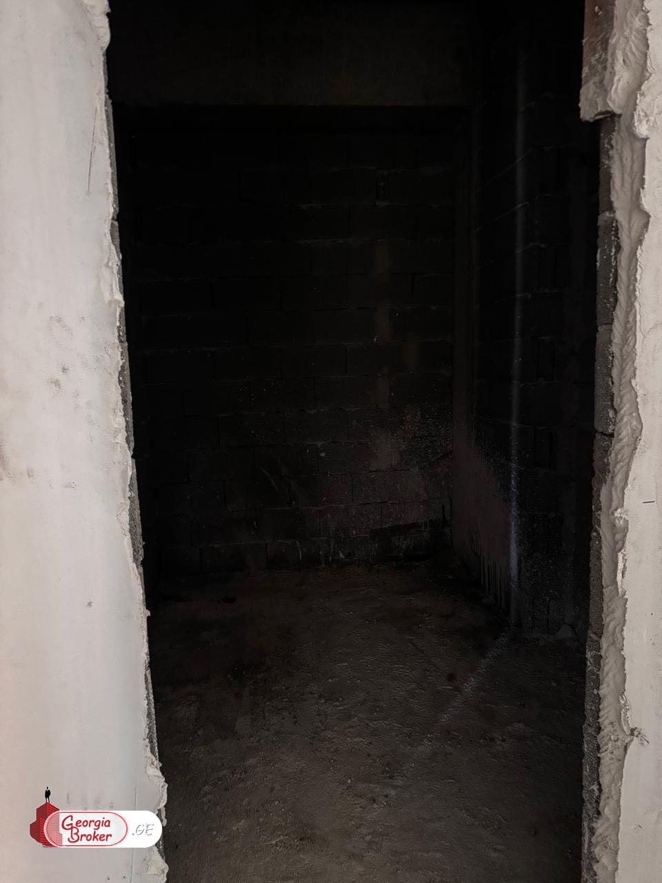 продается квартира с новым ремонтом 4-комнаты