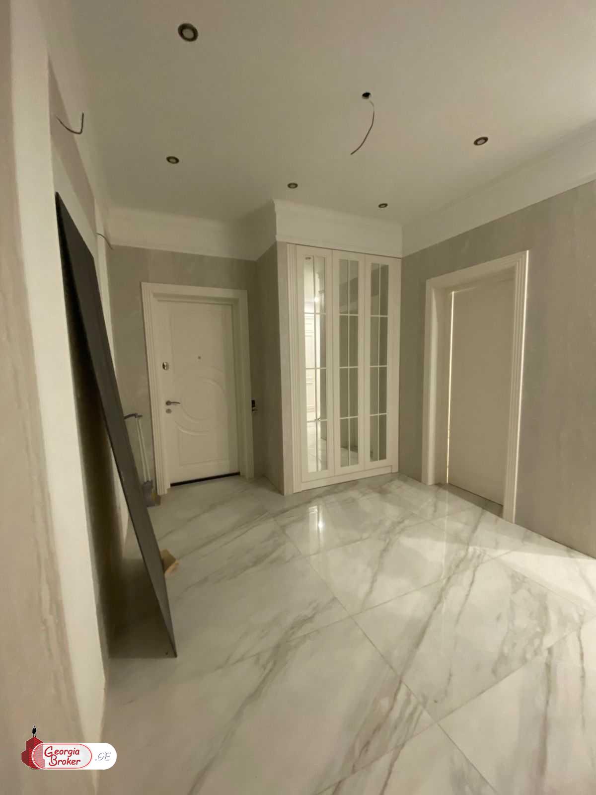 იყიდება ახალი გარემონტებული 3 ოთახიანი ბინა