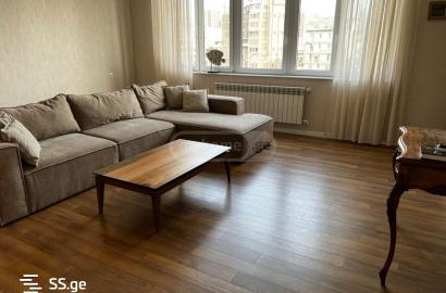 იყიდება ახალი გარემონტებული 4 ოთახიანი ბინა