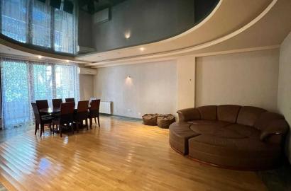 იყიდება ახალი გარემონტებული 6 ოთახიანი ბინა