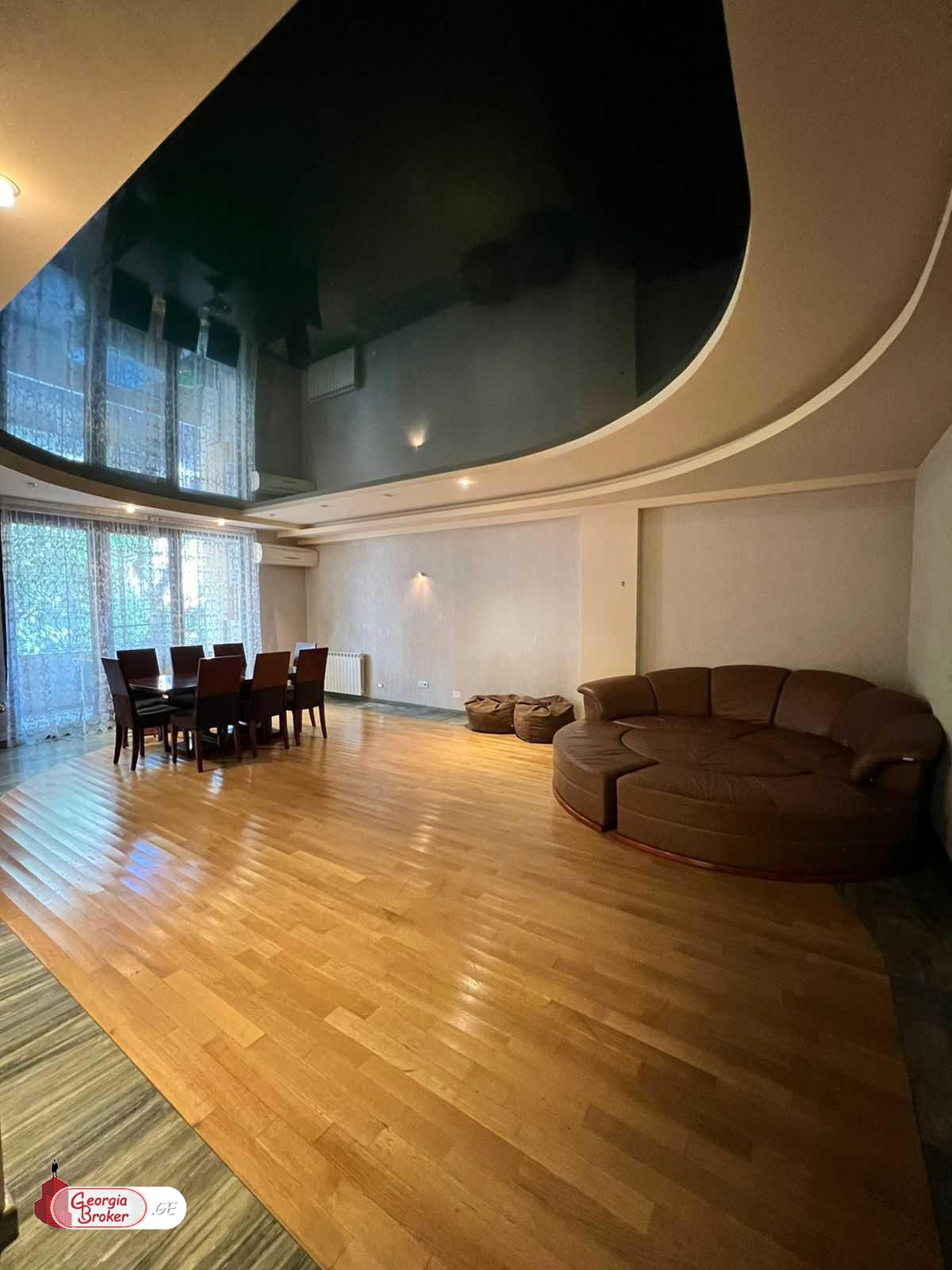 იყიდება ახალი გარემონტებული 6 ოთახიანი ბინა