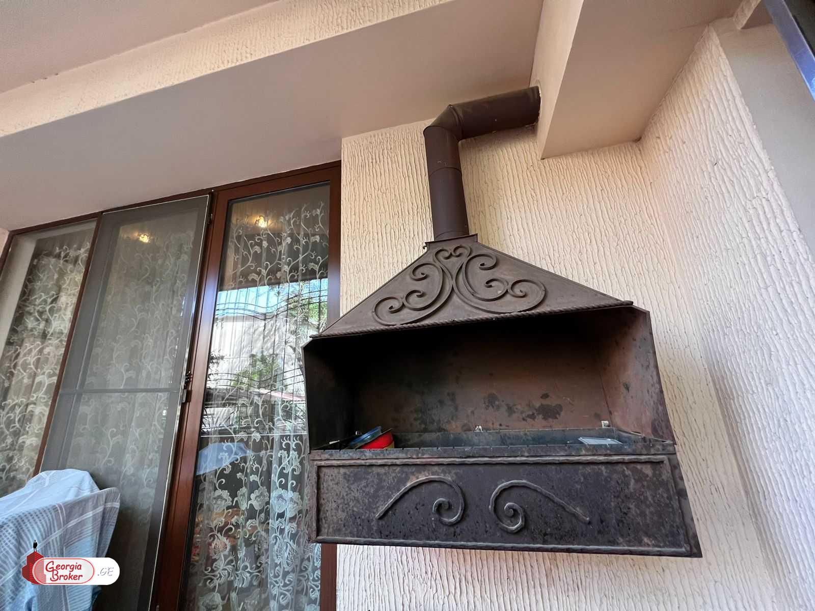 იყიდება ახალი გარემონტებული 6 ოთახიანი ბინა