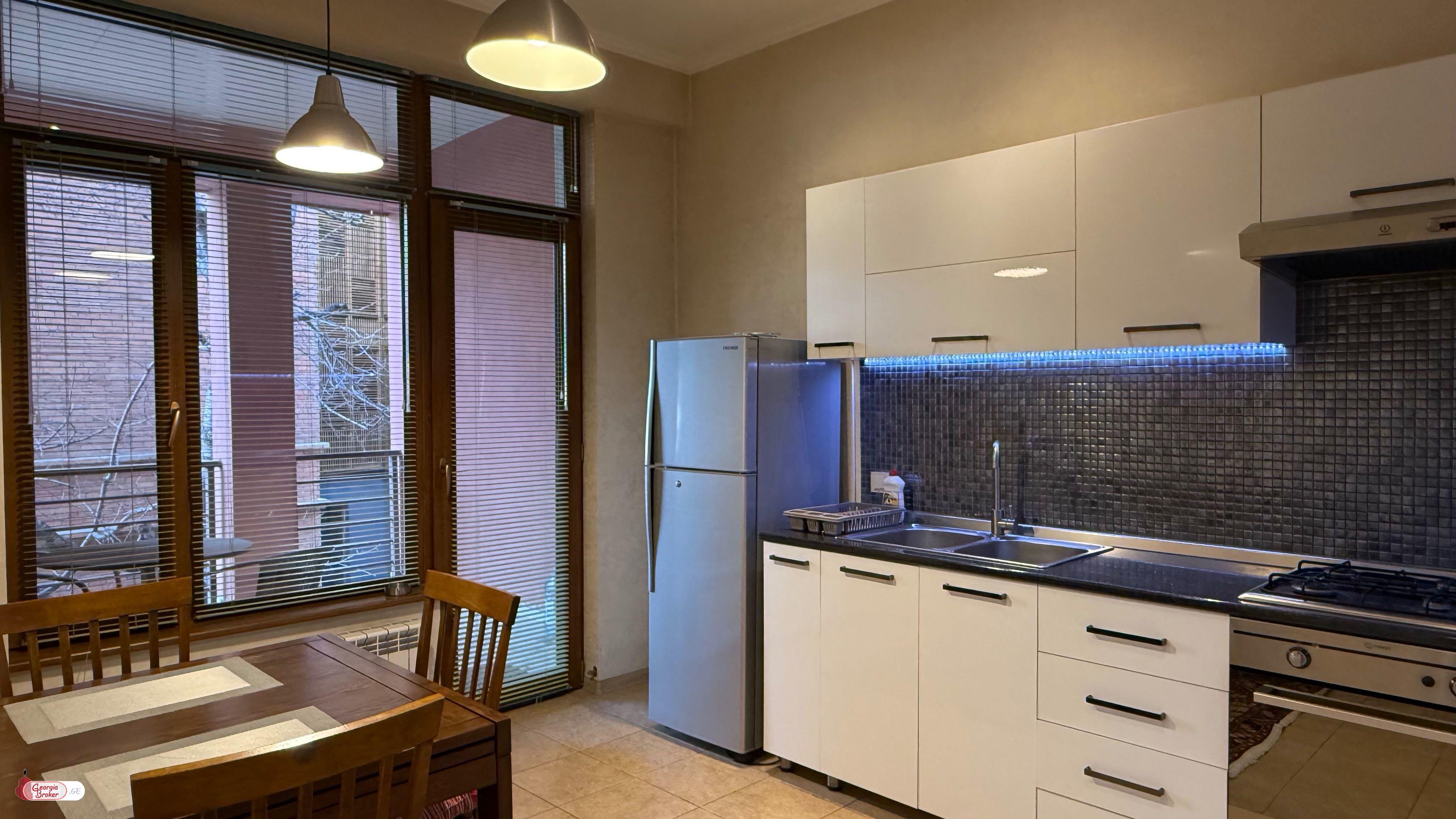 იყიდება ახალი გარემონტებული 2 ოთახიანი ბინა