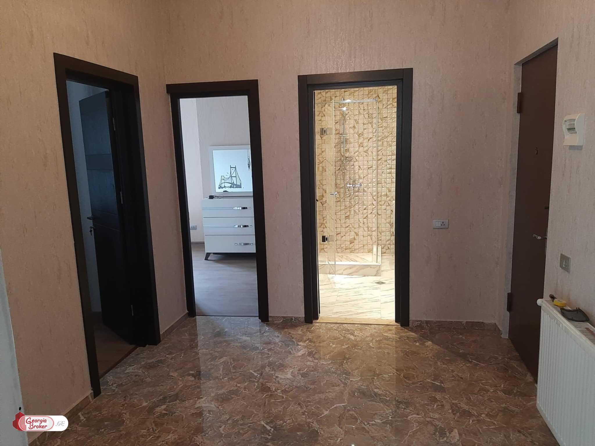 იყიდება ახალი გარემონტებული 3 ოთახიანი ბინა