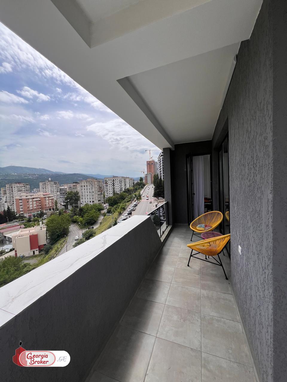 продается квартира с новым ремонтом 3-комнаты