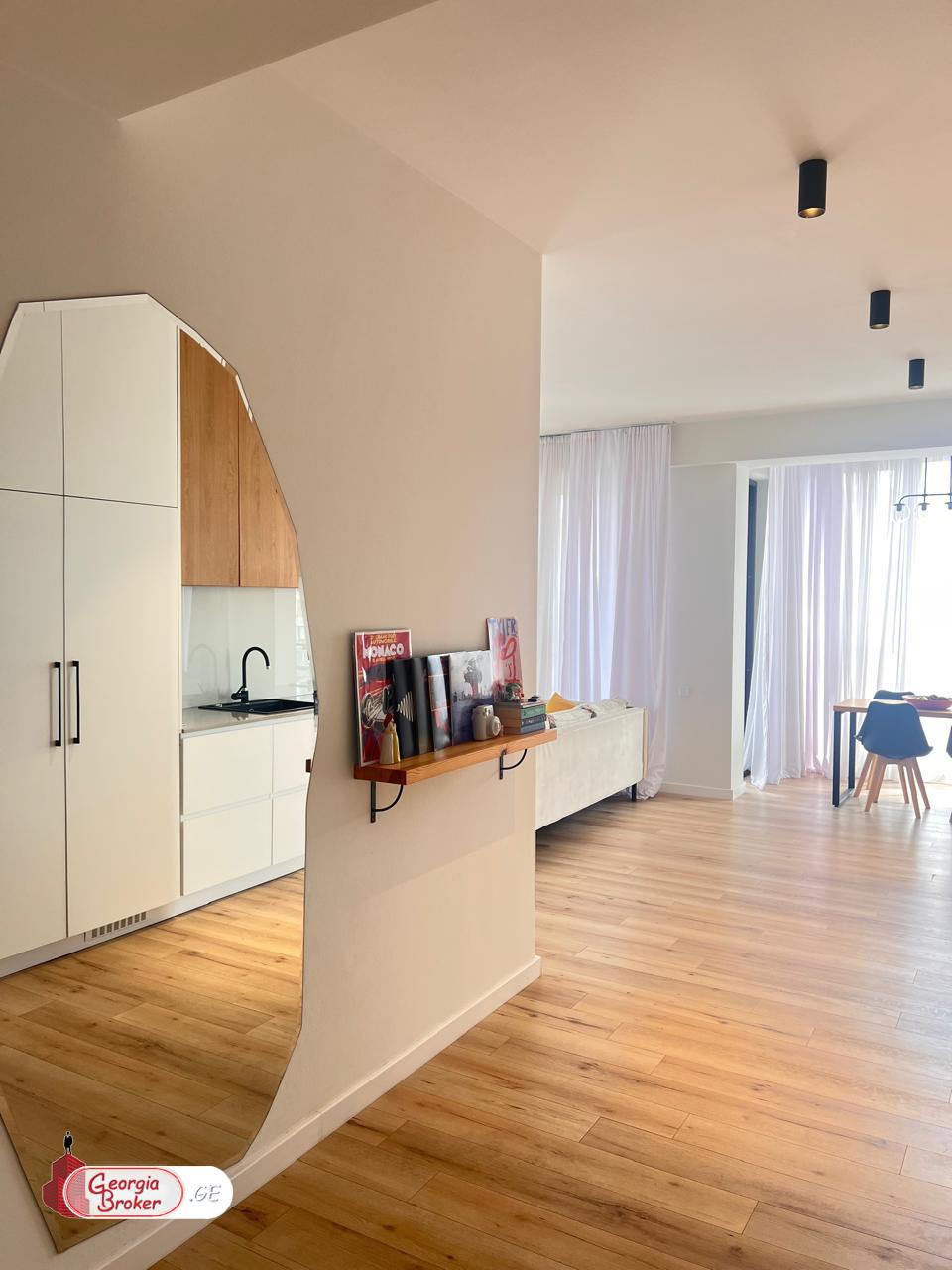 продается квартира с новым ремонтом 3-комнаты