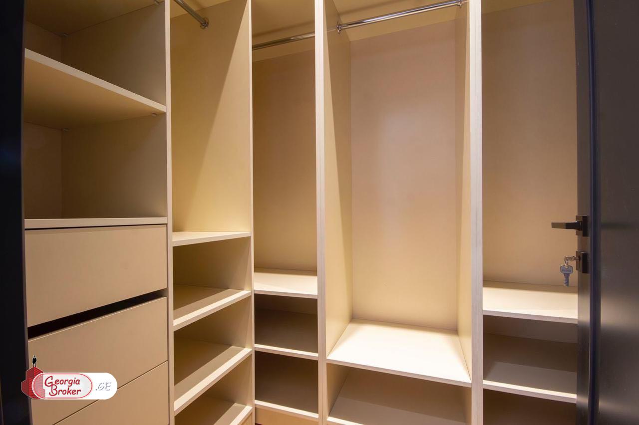 იყიდება ახალი გარემონტებული 2 ოთახიანი ბინა