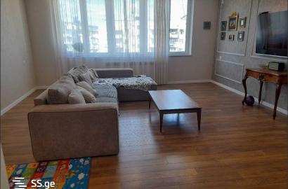 იყიდება ახალი გარემონტებული 4 ოთახიანი ბინა