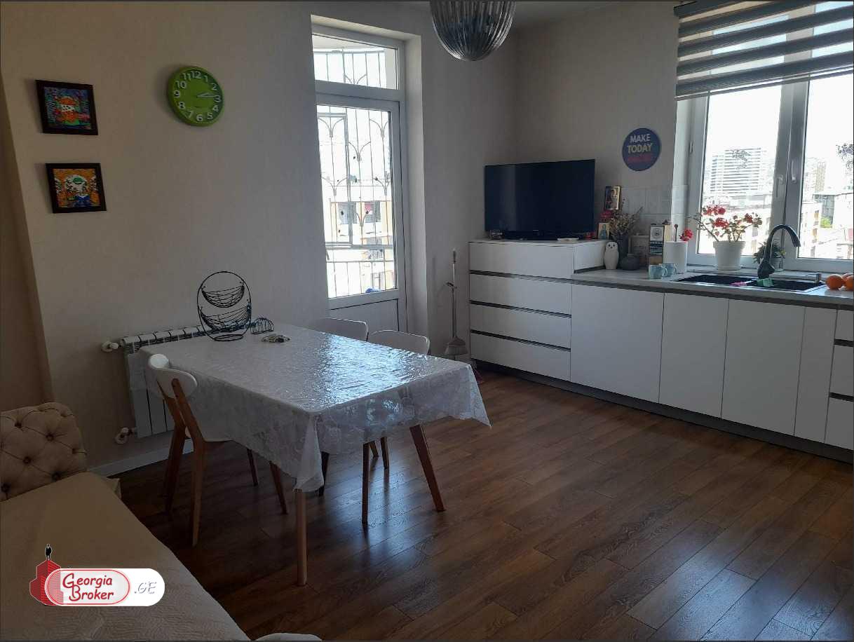 იყიდება ახალი გარემონტებული 4 ოთახიანი ბინა