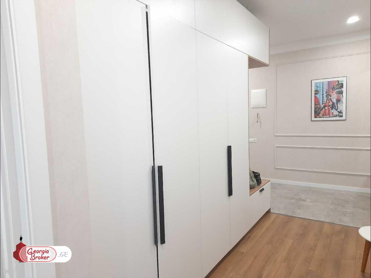 იყიდება ახალი გარემონტებული 4 ოთახიანი ბინა