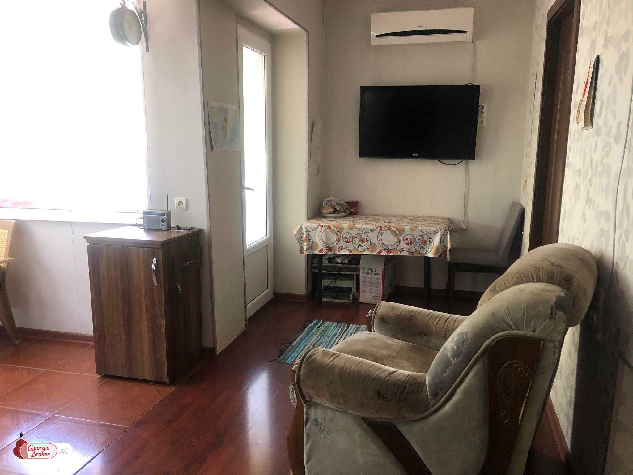 nearly repaired 3-room apartment for sale