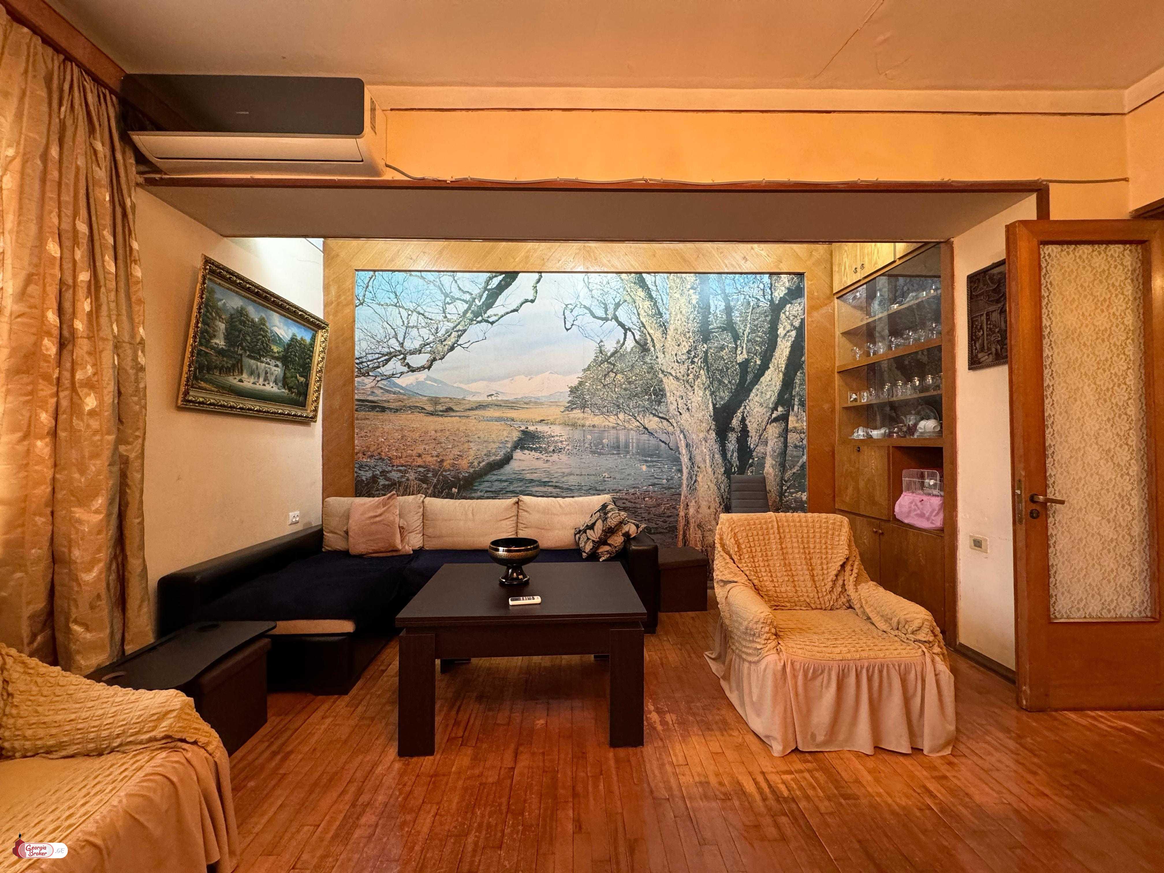 продается квартира с новым ремонтом 4-комнаты