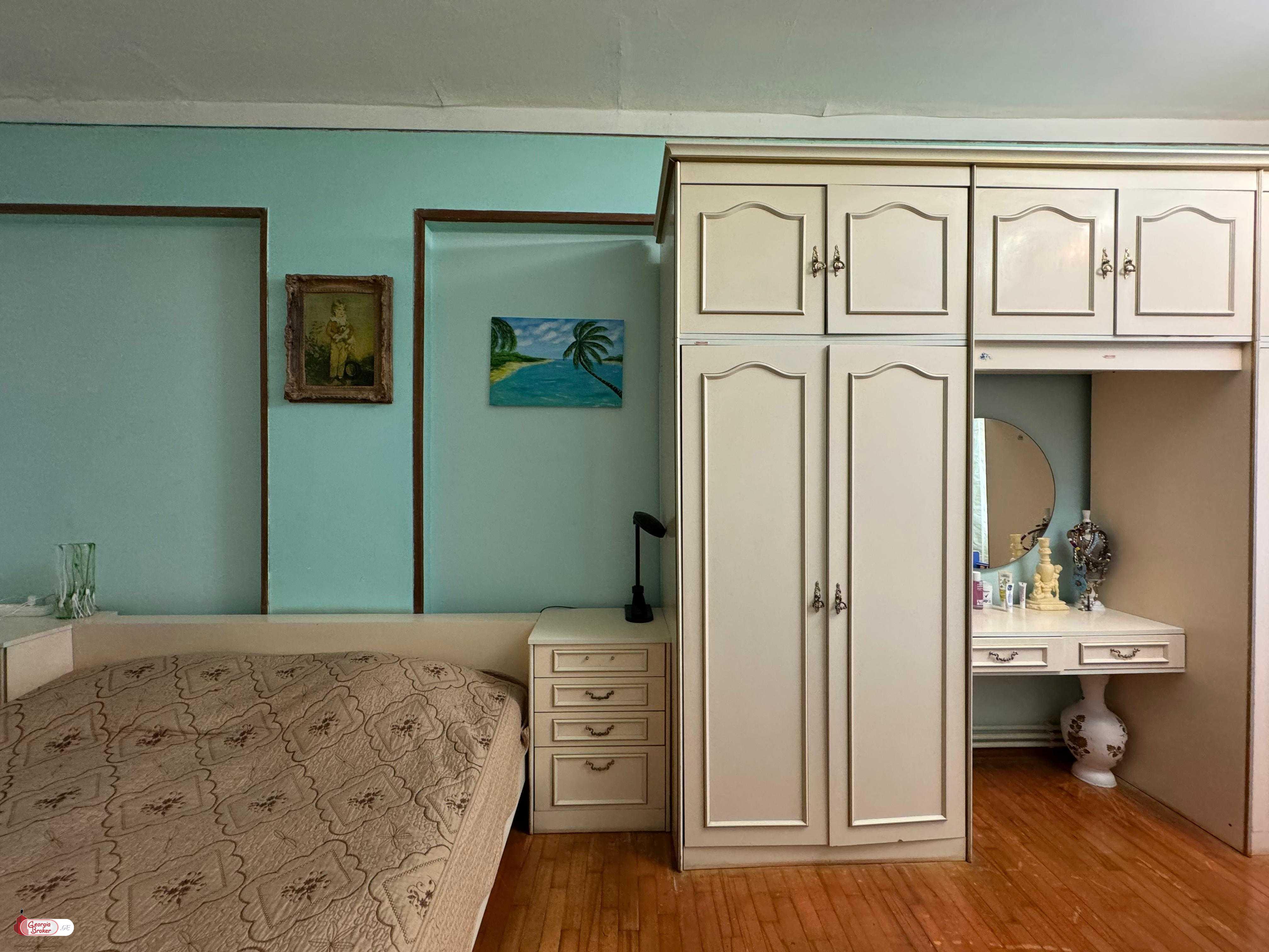 продается квартира с новым ремонтом 4-комнаты