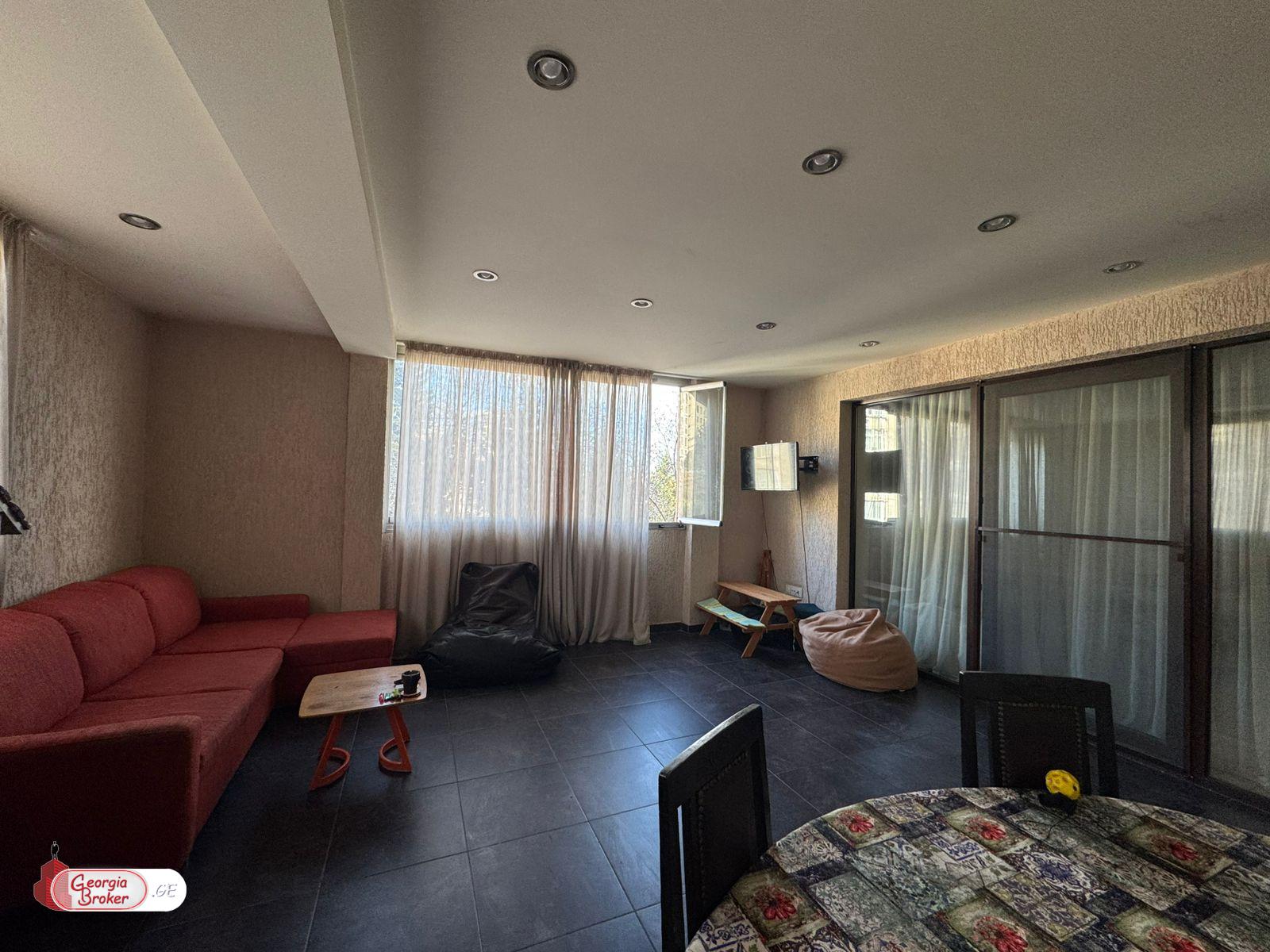 продается квартира с новым ремонтом 4-комнаты