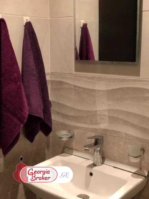 იყიდება ახალი გარემონტებული 2 ოთახიანი ბინა