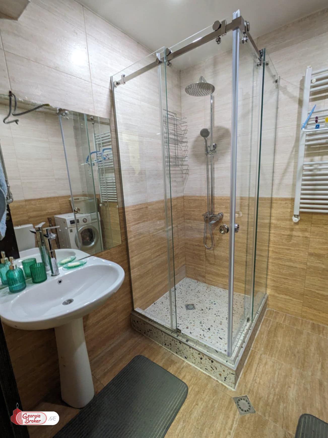 იყიდება ახალი გარემონტებული 3 ოთახიანი ბინა