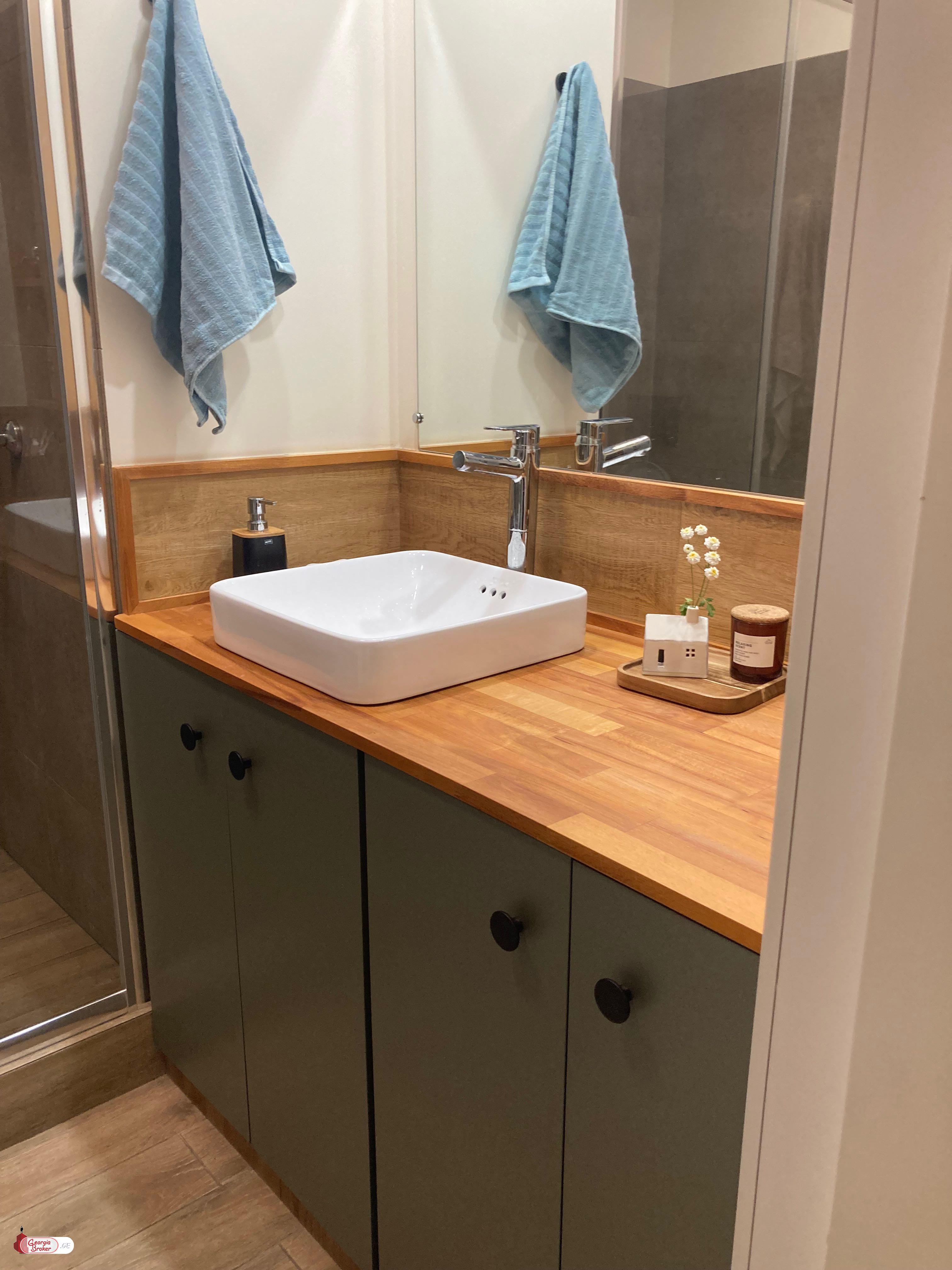 იყიდება ახალი გარემონტებული 2 ოთახიანი ბინა