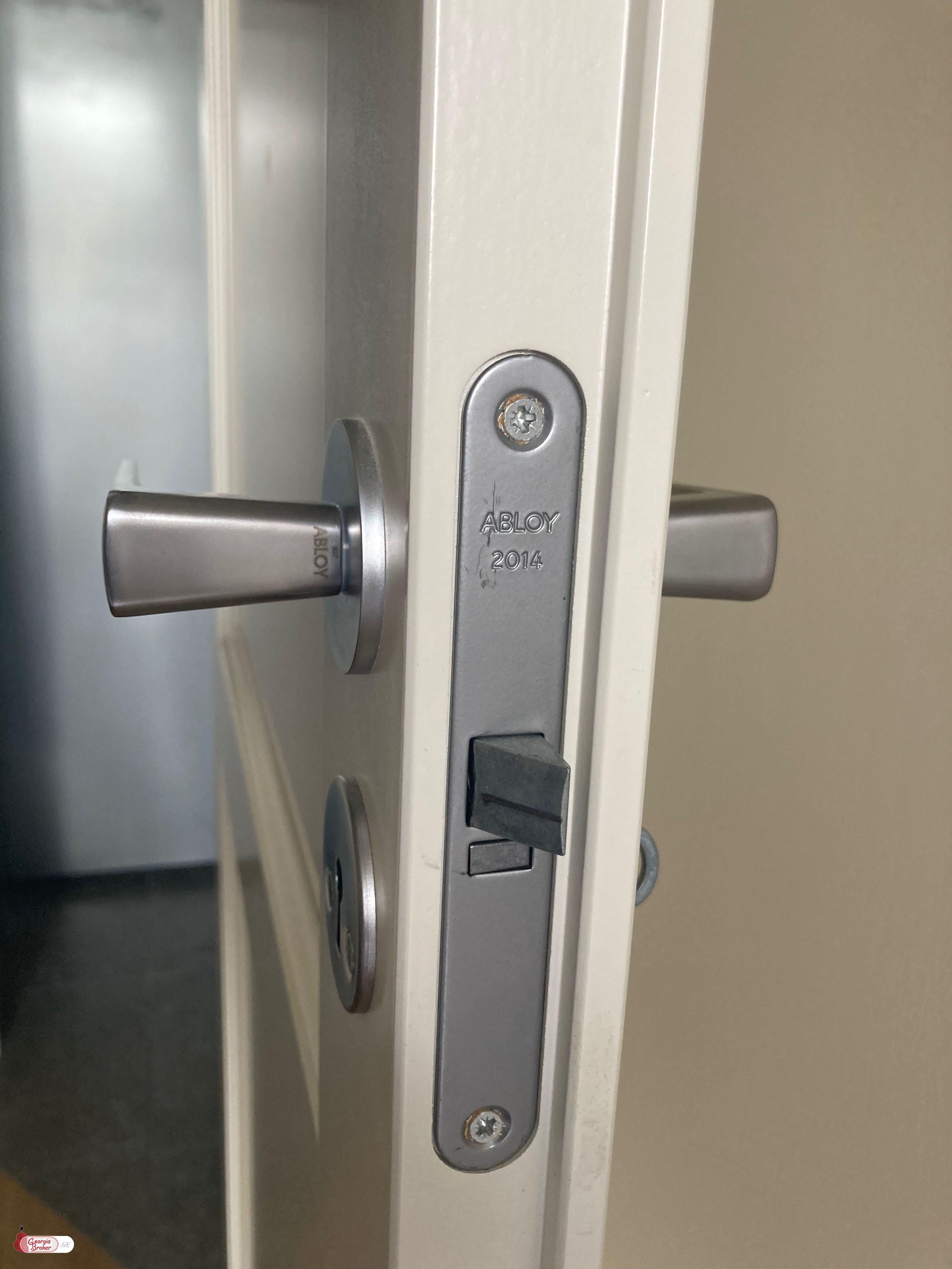 იყიდება ახალი გარემონტებული 2 ოთახიანი ბინა