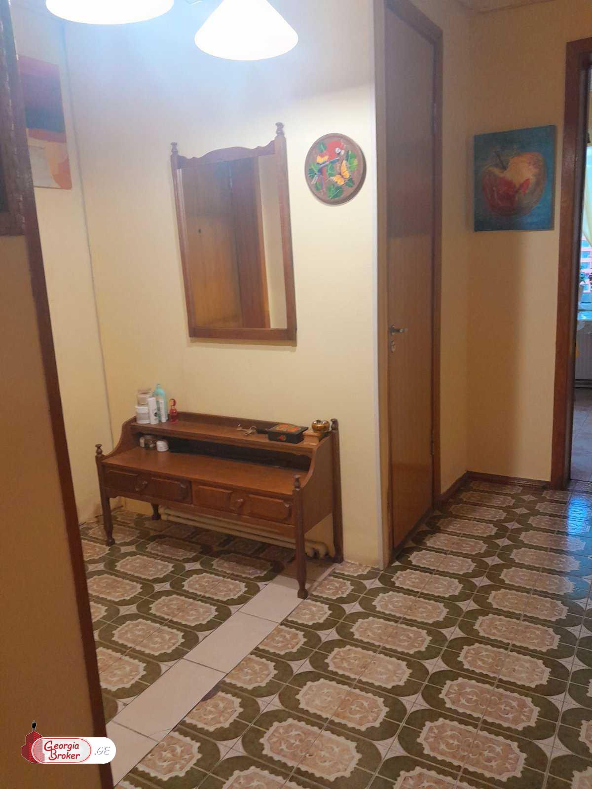 იყიდება ახალი გარემონტებული 3 ოთახიანი ბინა