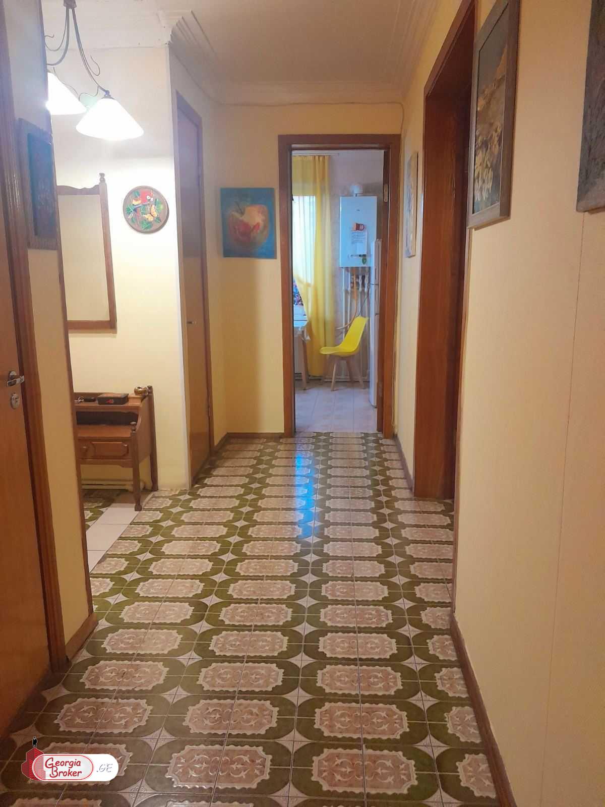 იყიდება ახალი გარემონტებული 3 ოთახიანი ბინა