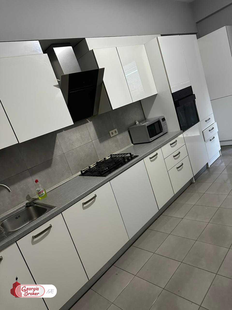 იყიდება ახალი გარემონტებული 4 ოთახიანი ბინა