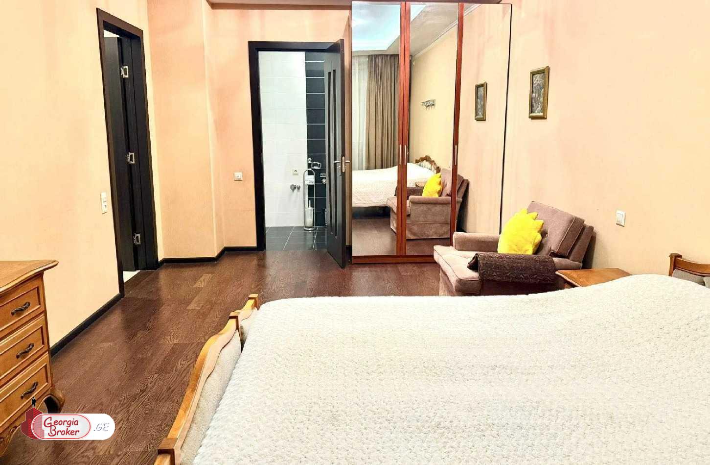 nearly repaired 6-room apartment for sale