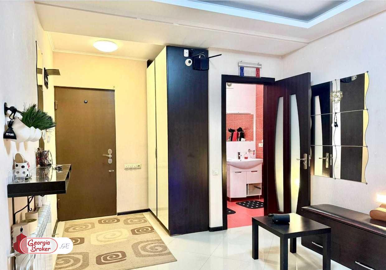 nearly repaired 6-room apartment for sale