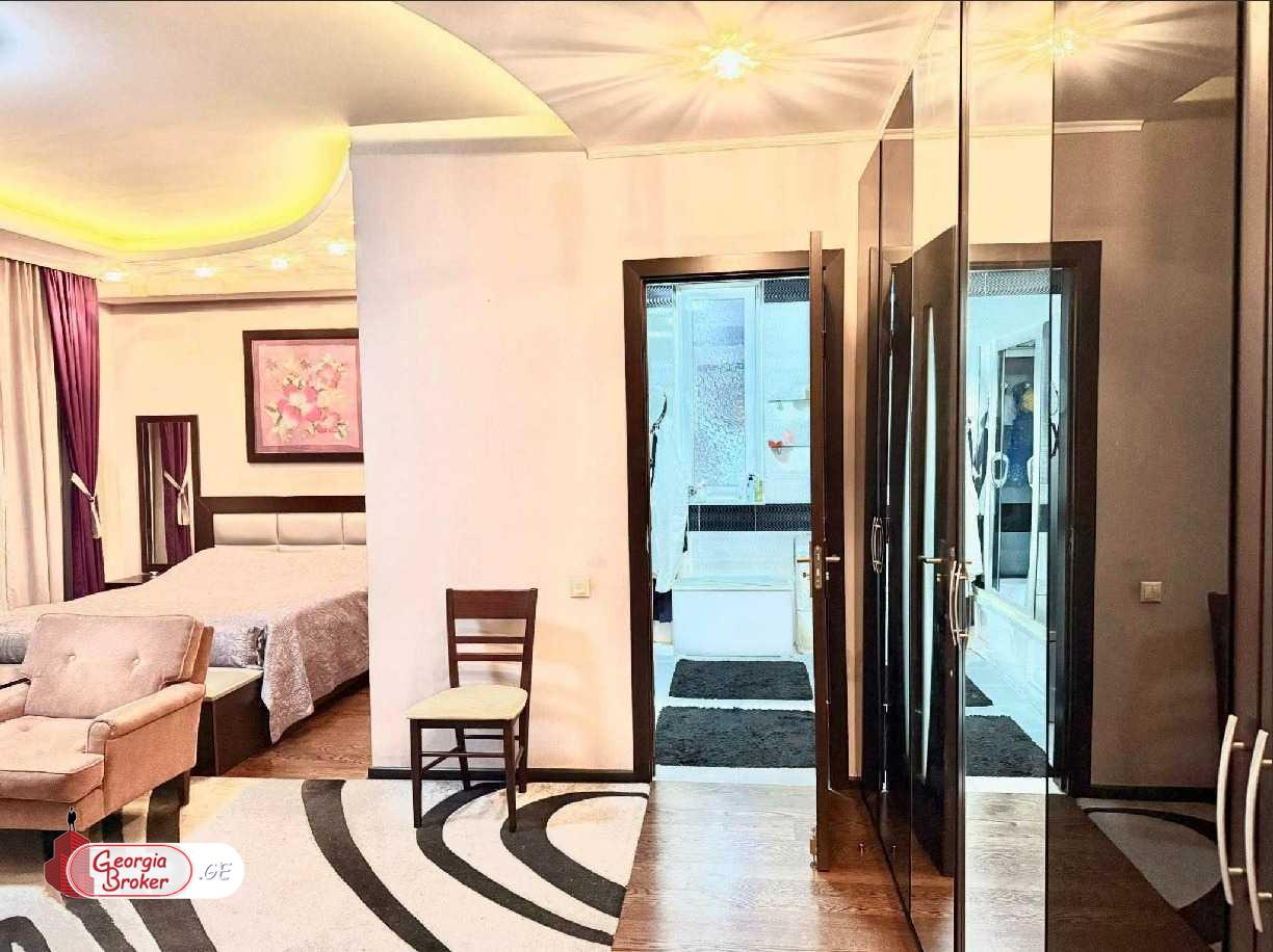 nearly repaired 6-room apartment for sale