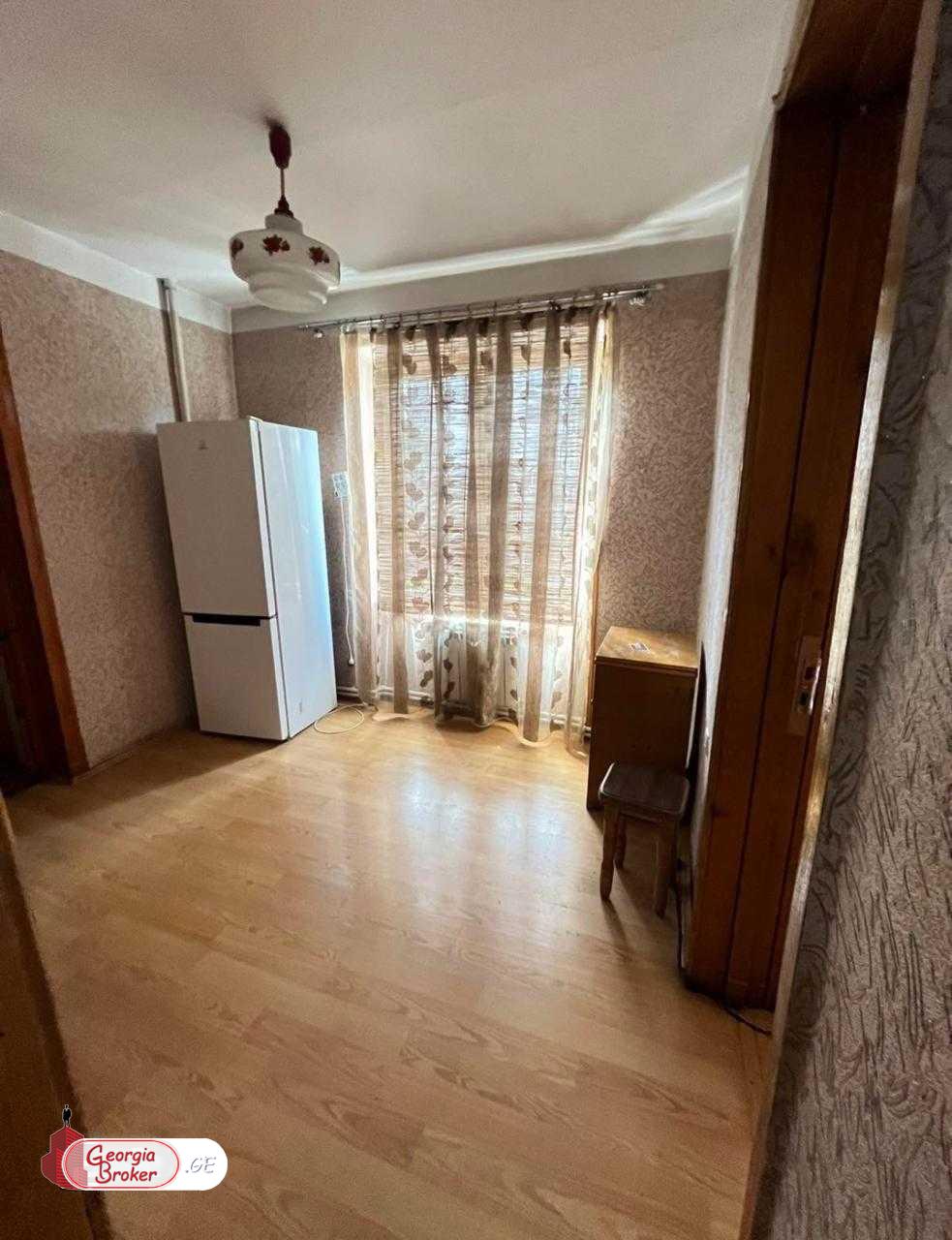 nearly repaired 6-room apartment for sale