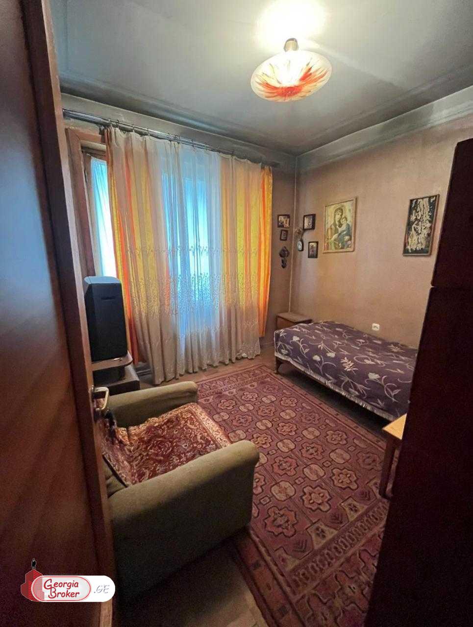 nearly repaired 6-room apartment for sale