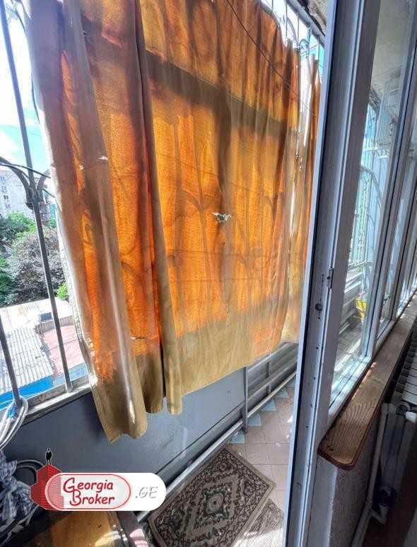 nearly repaired 6-room apartment for sale