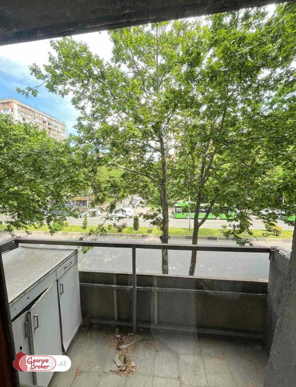 nearly repaired 6-room apartment for sale