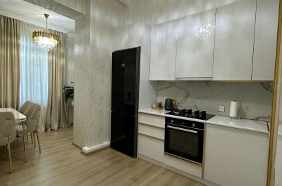 продается квартира с новым ремонтом 4-комнаты