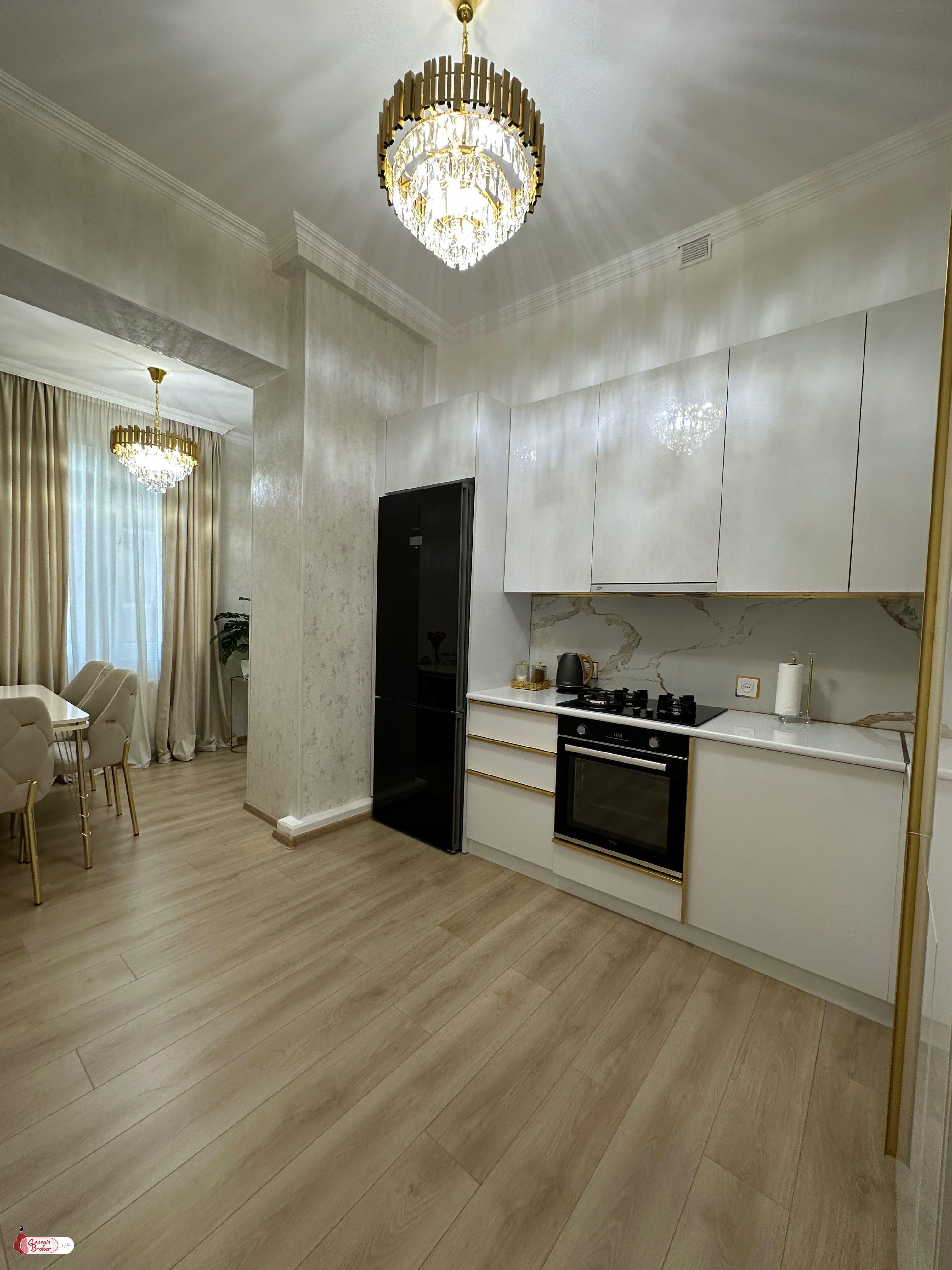 იყიდება ახალი გარემონტებული 4 ოთახიანი ბინა