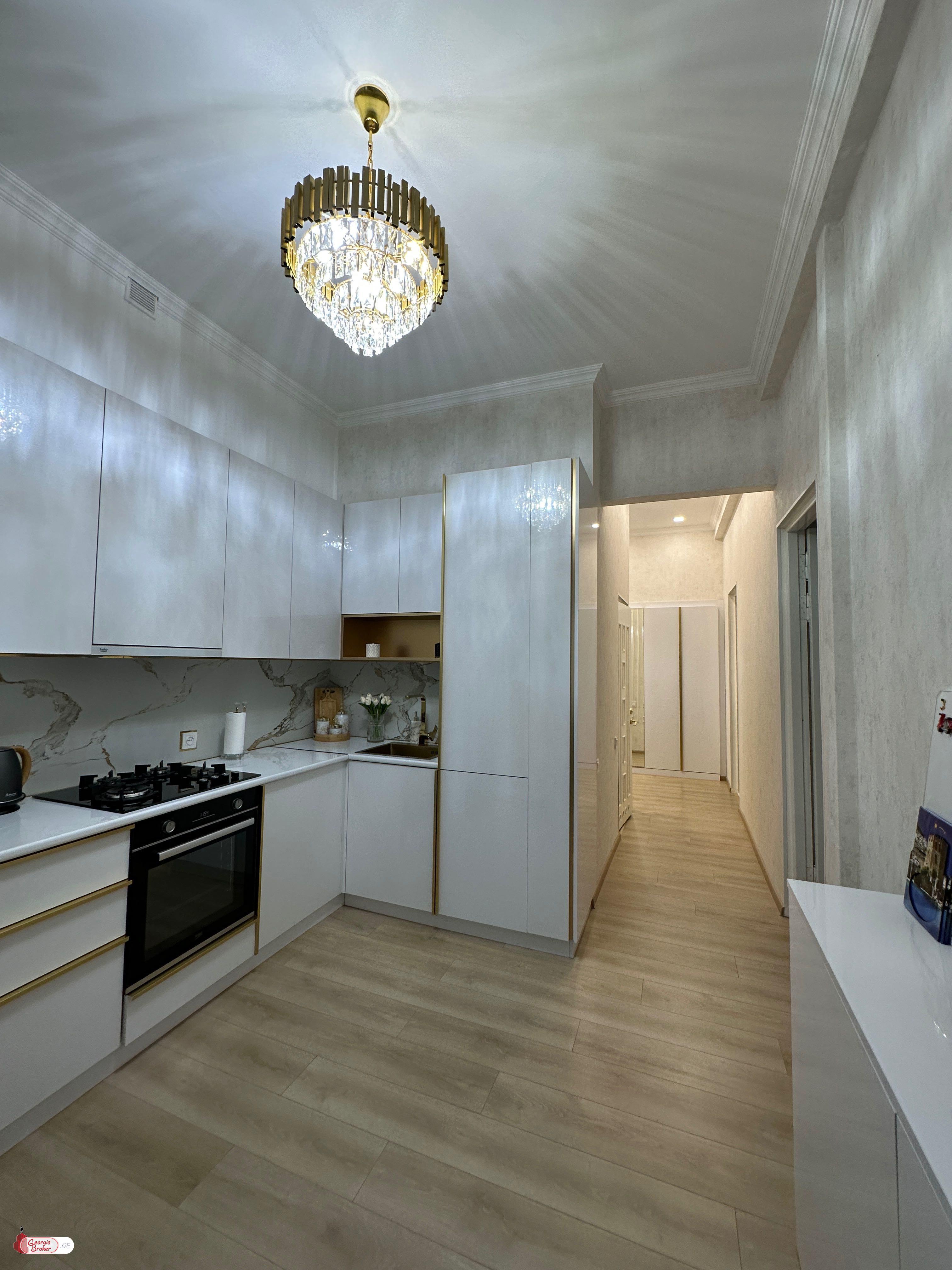 იყიდება ახალი გარემონტებული 4 ოთახიანი ბინა