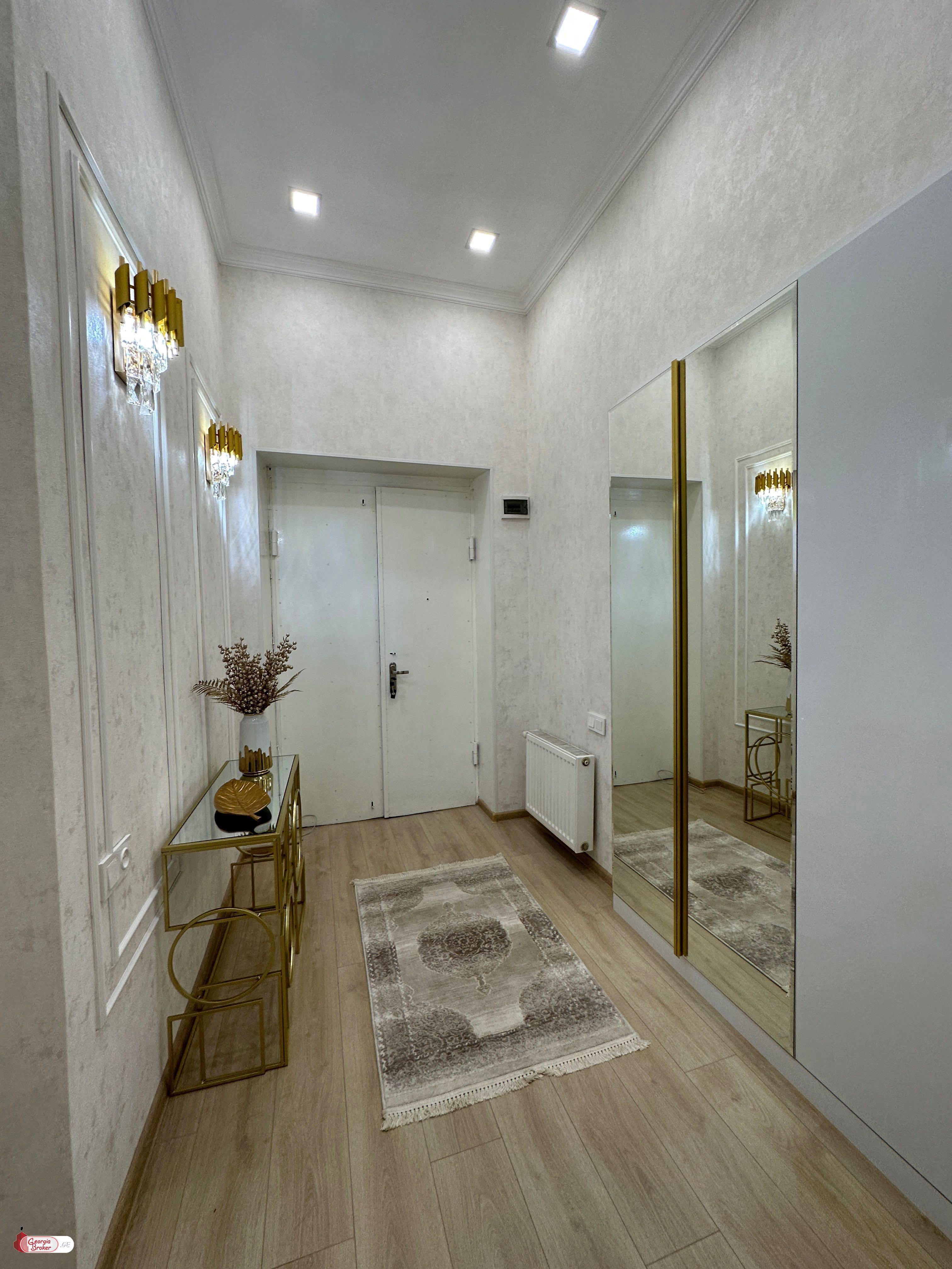 იყიდება ახალი გარემონტებული 4 ოთახიანი ბინა