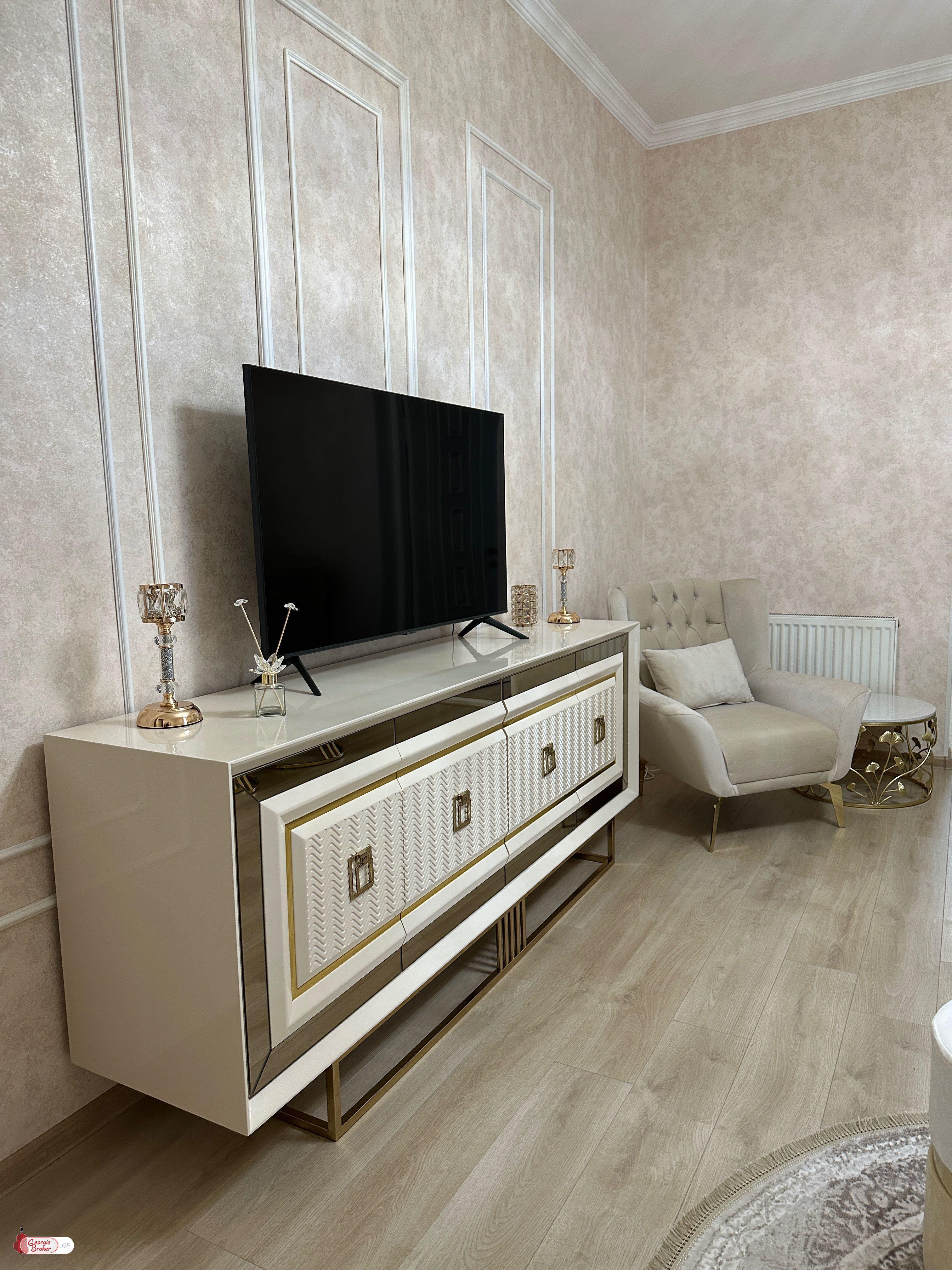 იყიდება ახალი გარემონტებული 4 ოთახიანი ბინა