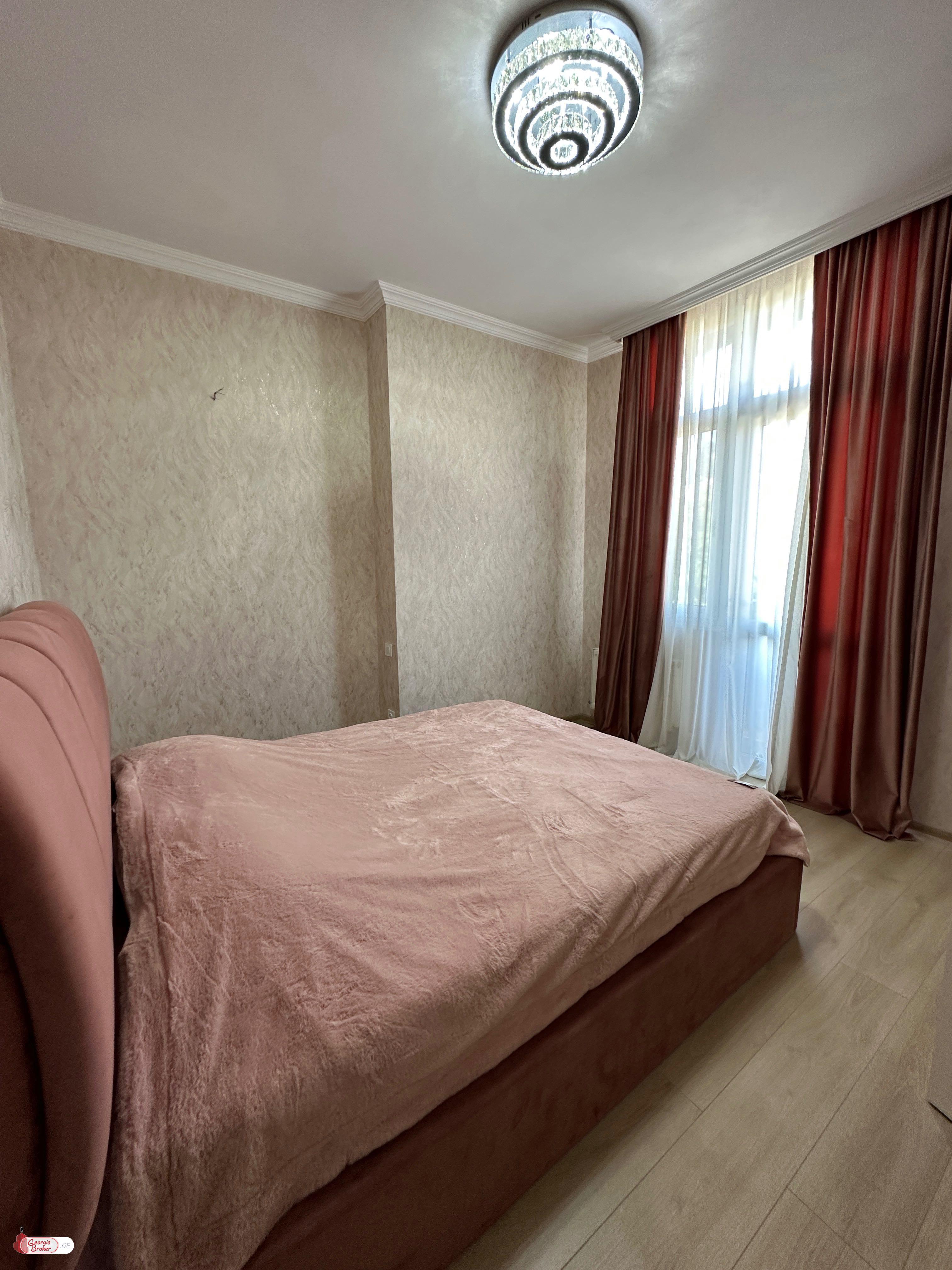 იყიდება ახალი გარემონტებული 4 ოთახიანი ბინა