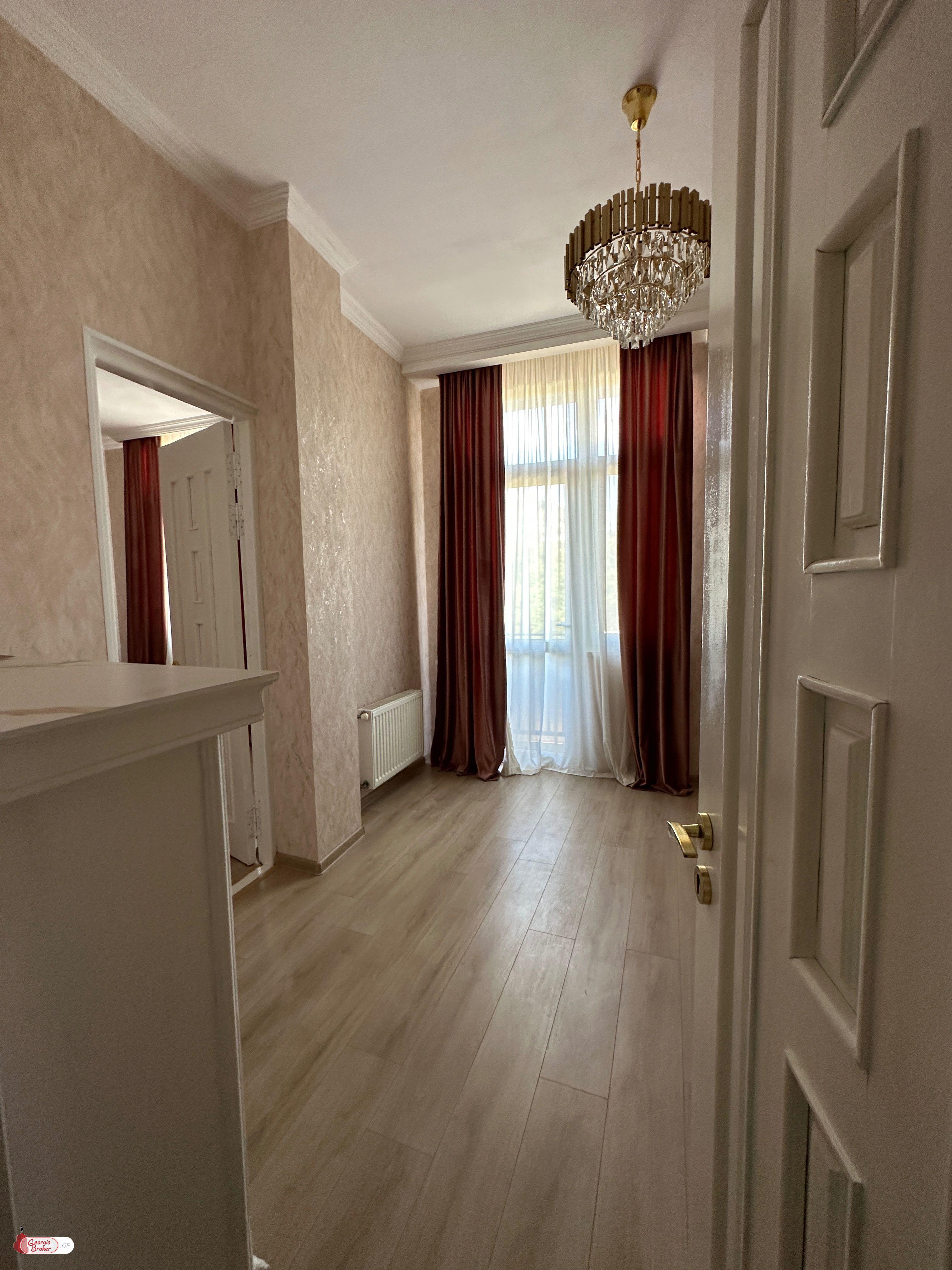 იყიდება ახალი გარემონტებული 4 ოთახიანი ბინა