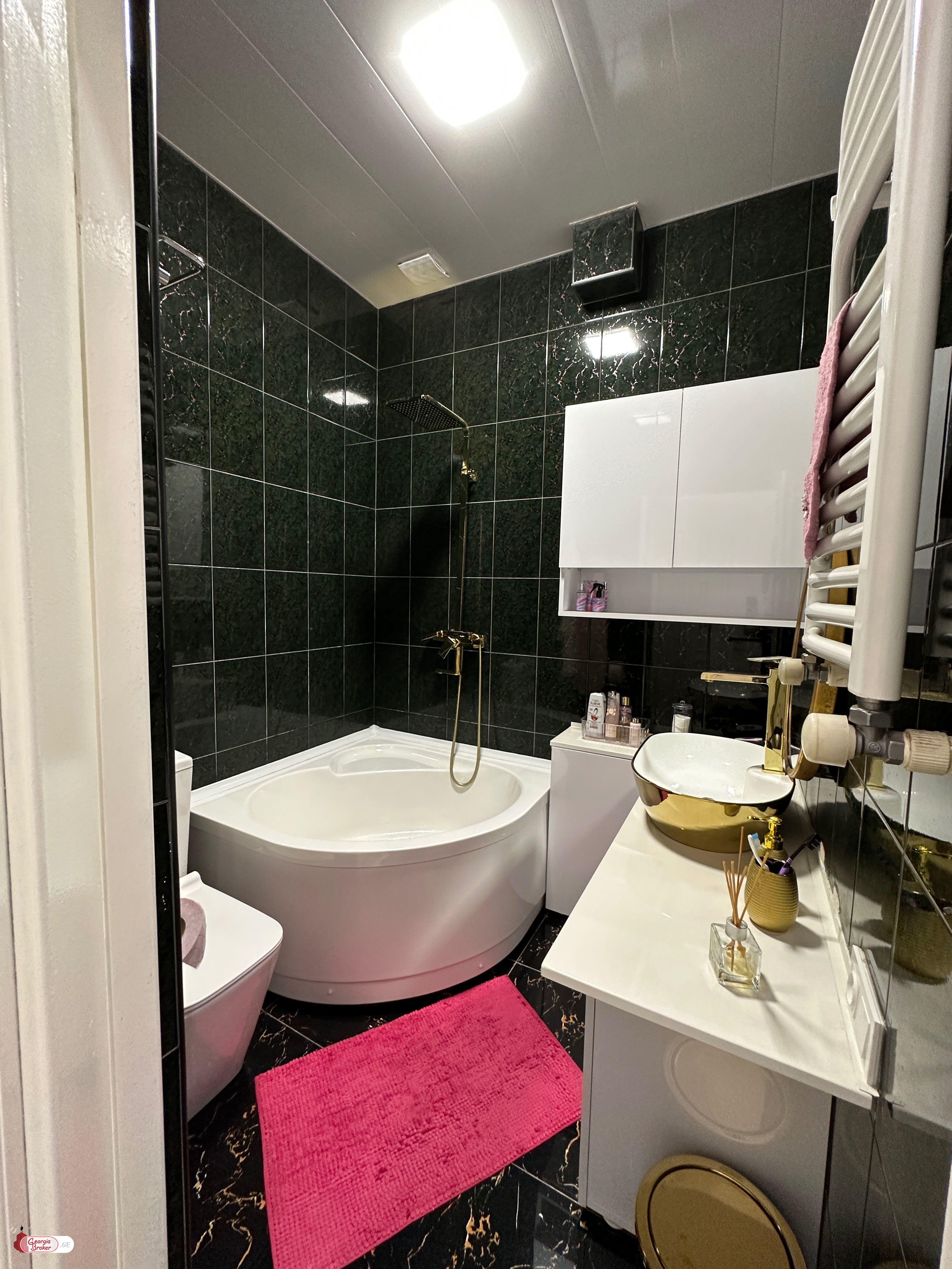 იყიდება ახალი გარემონტებული 4 ოთახიანი ბინა