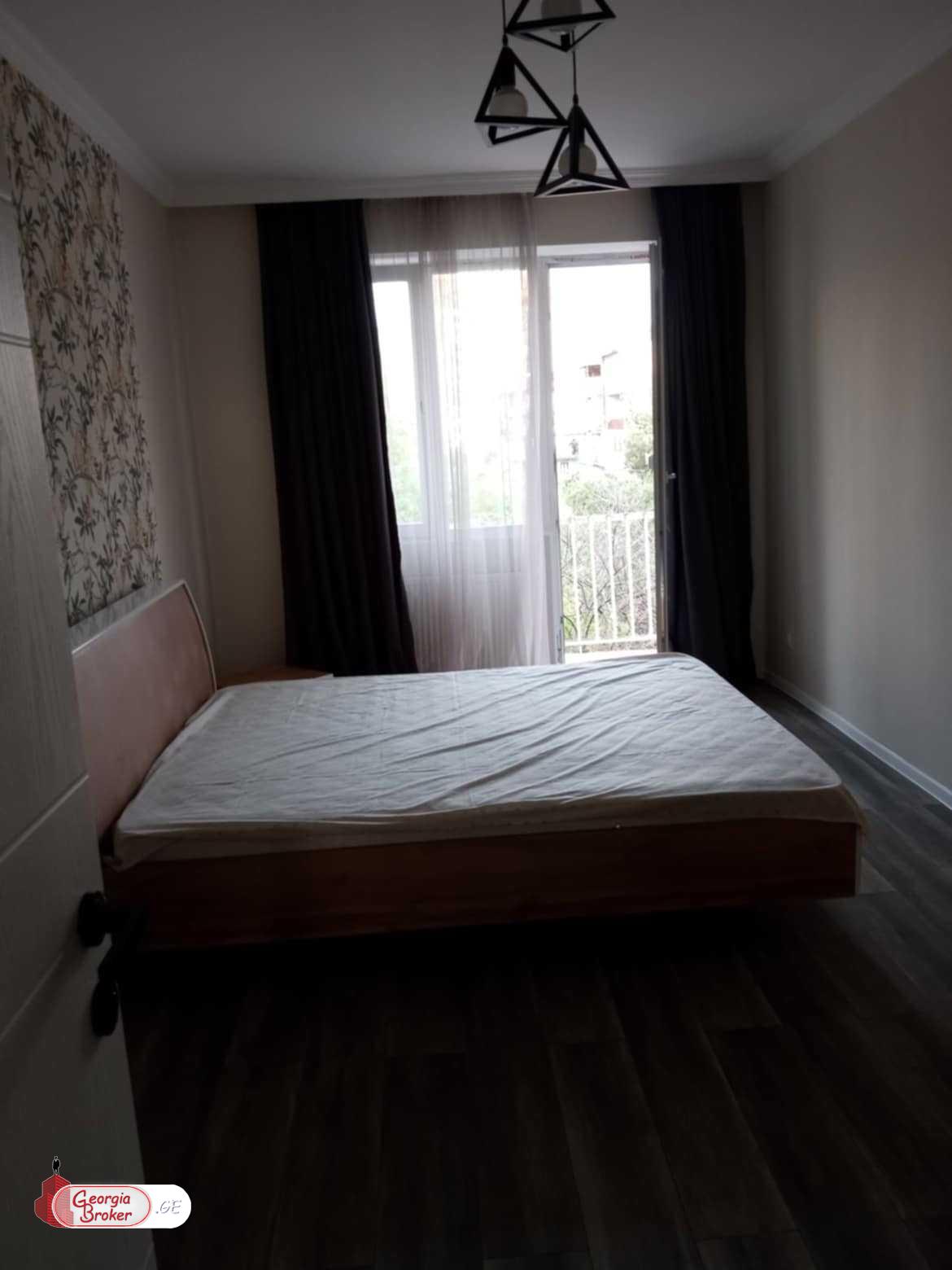 продается квартира с новым ремонтом 3-комнаты