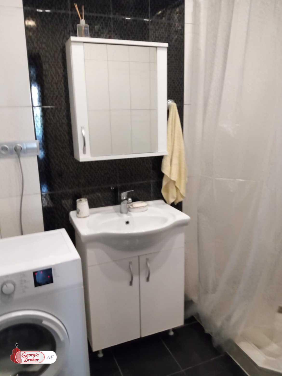 продается квартира с новым ремонтом 3-комнаты