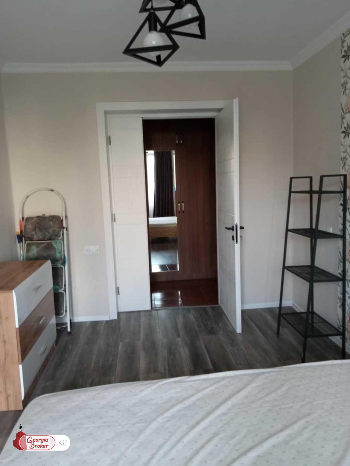 продается квартира с новым ремонтом 3-комнаты