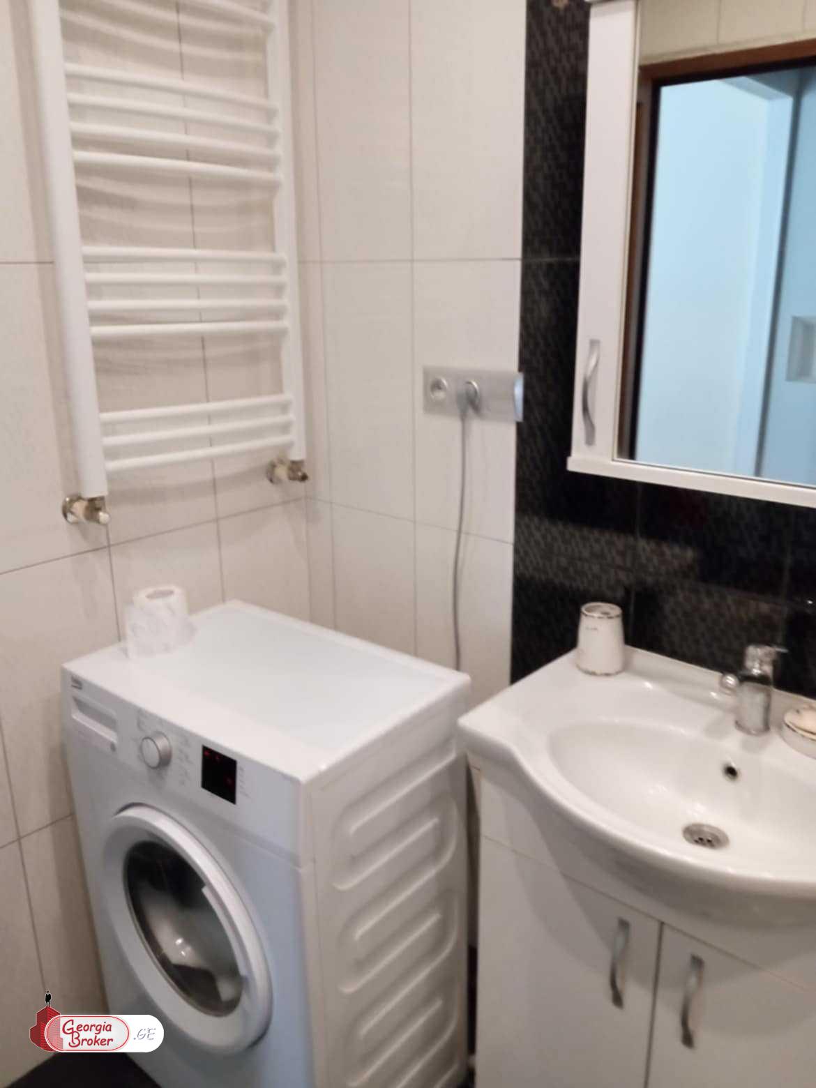 продается квартира с новым ремонтом 3-комнаты