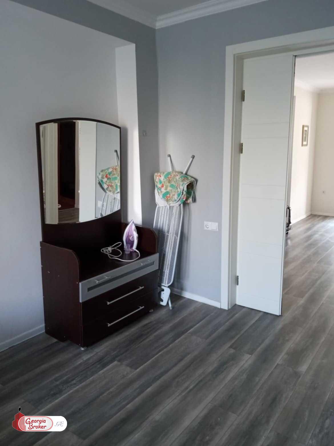 продается квартира с новым ремонтом 3-комнаты