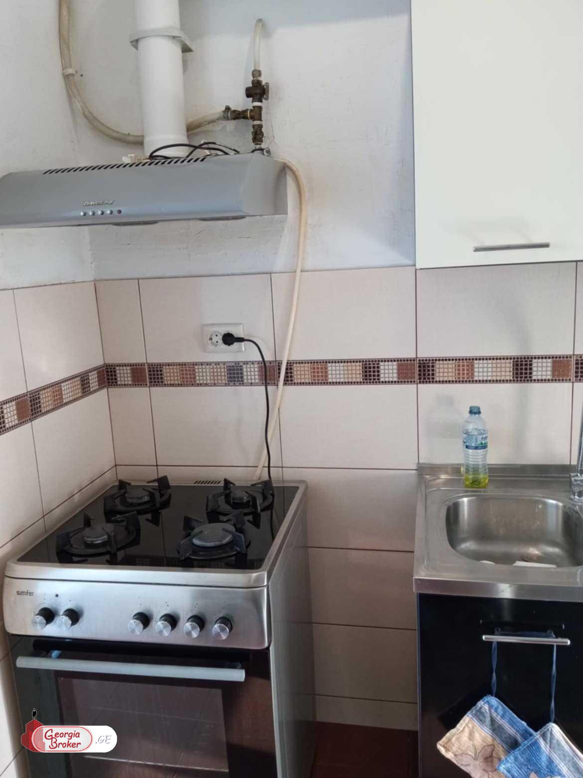 продается квартира с новым ремонтом 3-комнаты