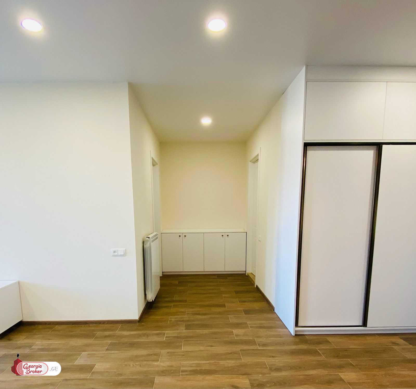 nearly repaired 2-room apartment for sale