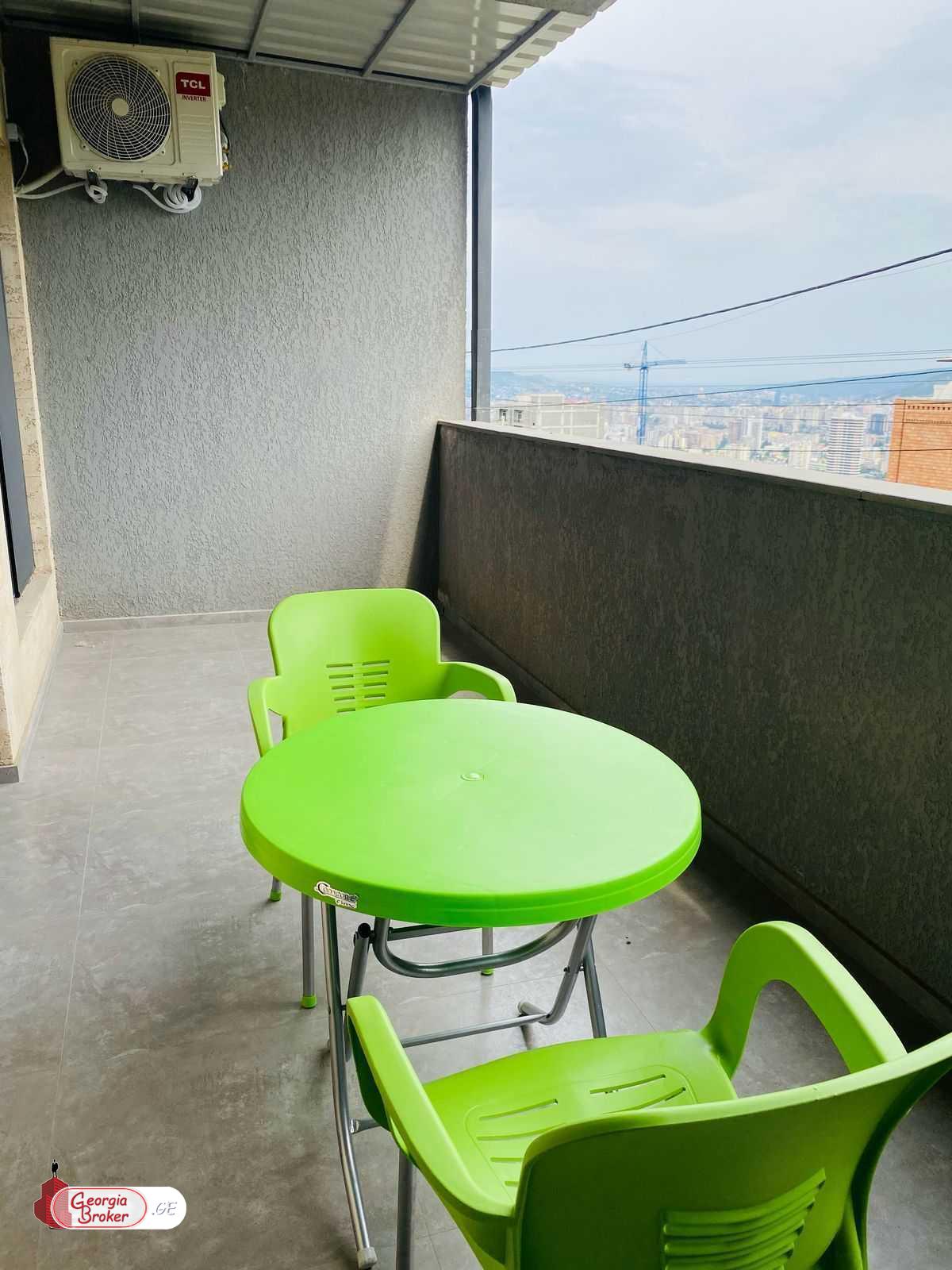 nearly repaired 2-room apartment for sale